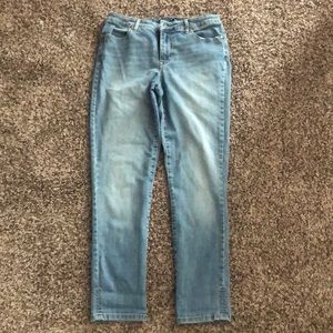Comfy Bandolino boyfriend jeans
